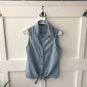 Sleeveless button up top